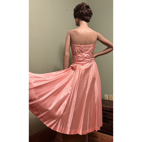 Vintage 50’s Peach Taffeta Strapless Fit/Flare Corseted Ball Gown/Formal/Prom - Picture 2 of 11